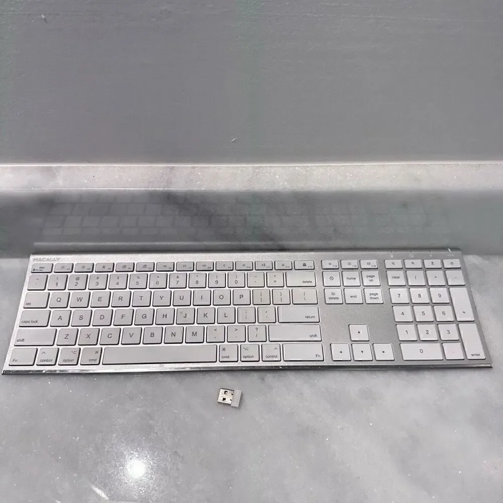 Macally USB Slim Desktop Laptop Keyboard Metallic White